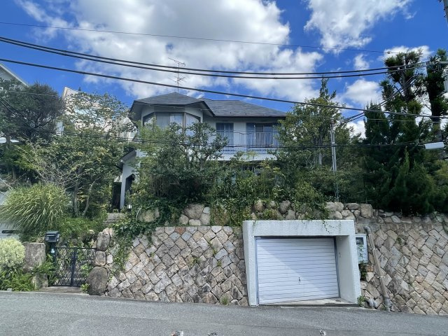 西宮市苦楽園三番町の前面道路含む現地写真