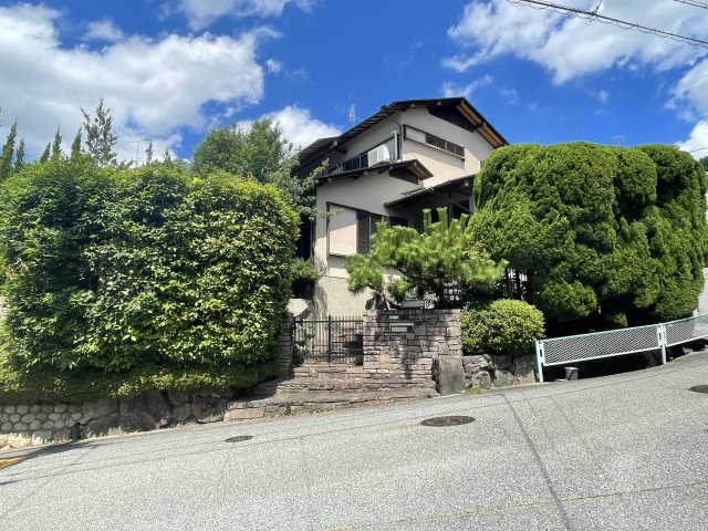 西宮市苦楽園三番町の前面道路含む現地写真