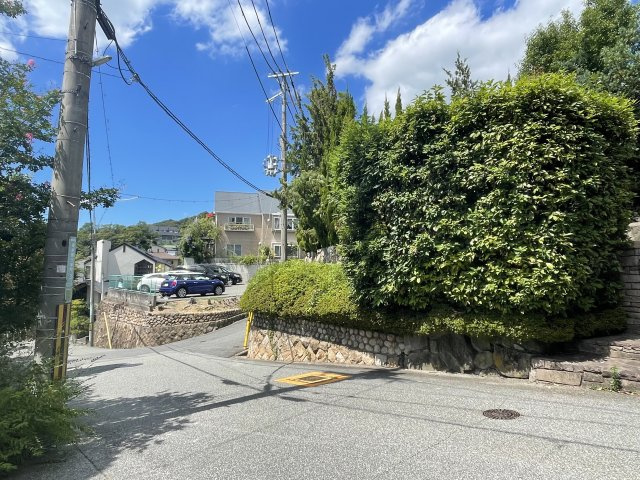 西宮市苦楽園三番町の前面道路含む現地写真