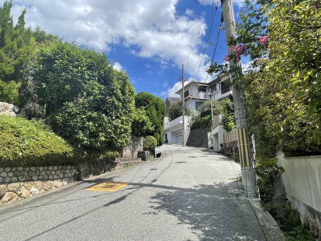 西宮市苦楽園三番町の前面道路含む現地写真