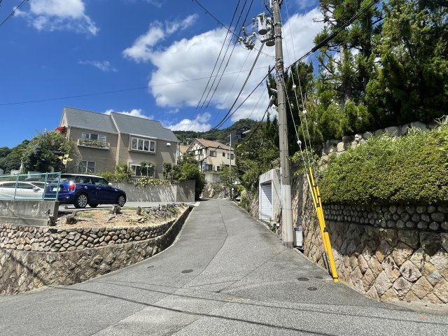 西宮市苦楽園三番町の前面道路含む現地写真