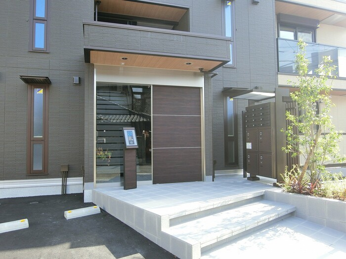 【エントランス】プレミア尾長西　A棟 