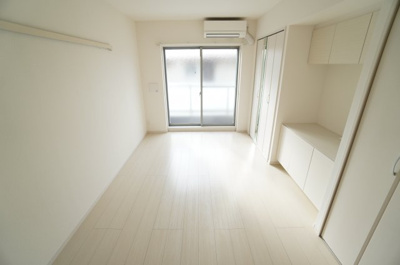 【洋室】 | リブリ・ルームス弁天3-Ⅳ | ※同物件・反転タイプの写真です。