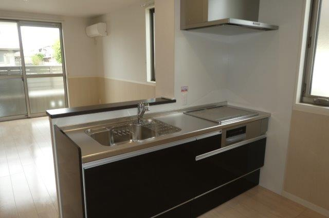 ピゴラーレⅡのキッチン|３口IHコンロ付きシステムキッチン