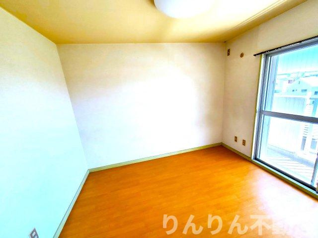 【洋室】 | 平野マンション | 広々とした洋室です