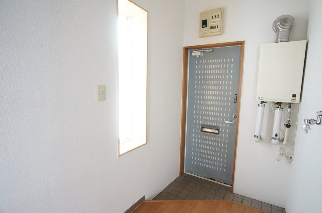 【玄関】 | メイプル | 採光のある明るい玄関