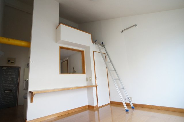 【居間・リビング】 | メイプル | ロフト付きの可愛いお部屋♪