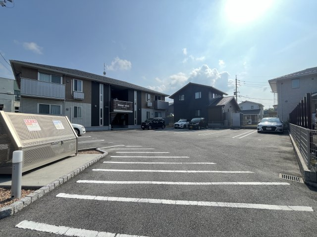 ベアーワンの駐車場