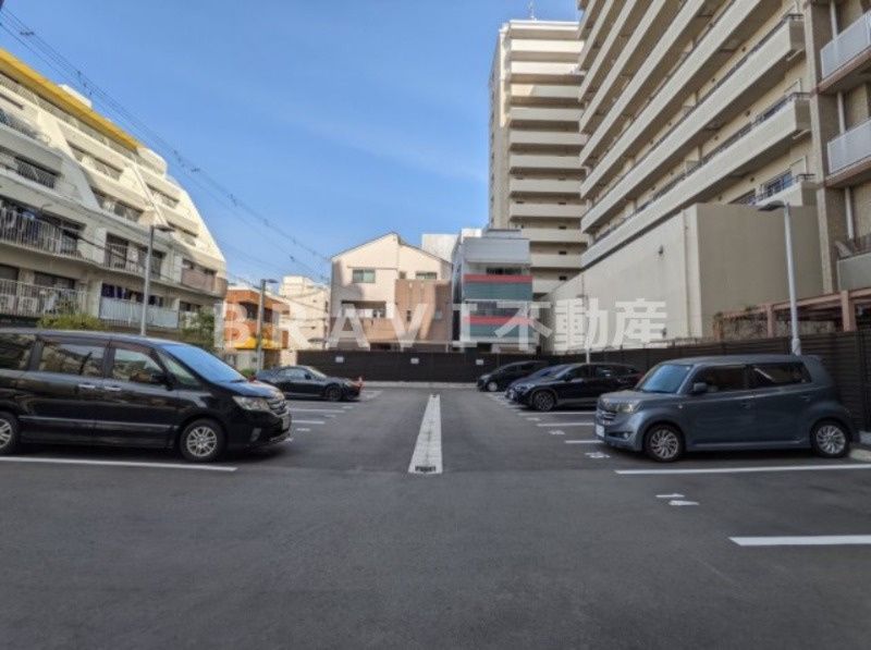 Luxe森之宮 BRAVI不動産の駐車場|【Luxe森之宮】