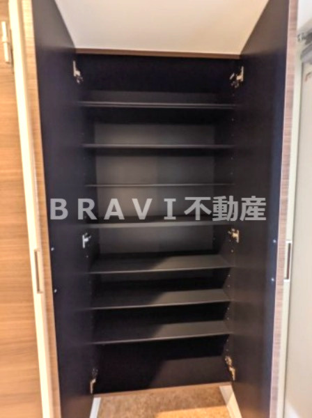 Luxe森之宮 BRAVI不動産の玄関|【Luxe森之宮】シューズボックスは充実しております