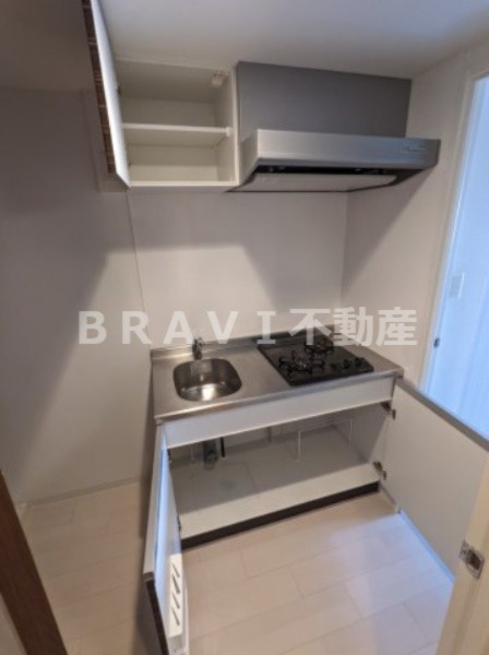 Luxe森之宮 BRAVI不動産のキッチン|【Luxe森之宮】収納も豊富なキッチンです