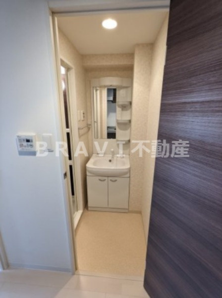 Luxe森之宮 BRAVI不動産の洗面所|【Luxe森之宮】ゆとりのある洗面所です