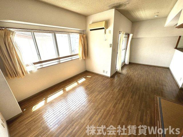 サンライズ松原の居間・リビング|こちらの居間で趣味の時間をお楽しみください