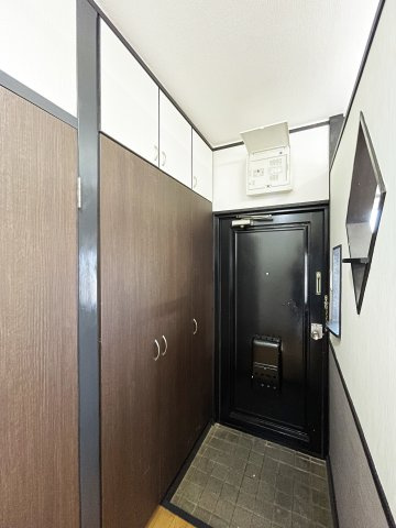 ガーデンヒルズ城南Ⅵの玄関