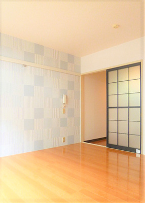 【内装】 | ウッディーハイツ | 明るい色調の室内です