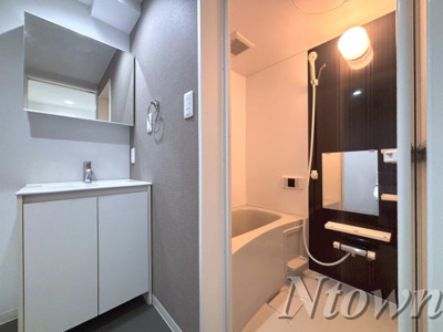 【洗面所】 | カーサフォルテ辻町 | 忙しい朝には欠かせない洗面所です