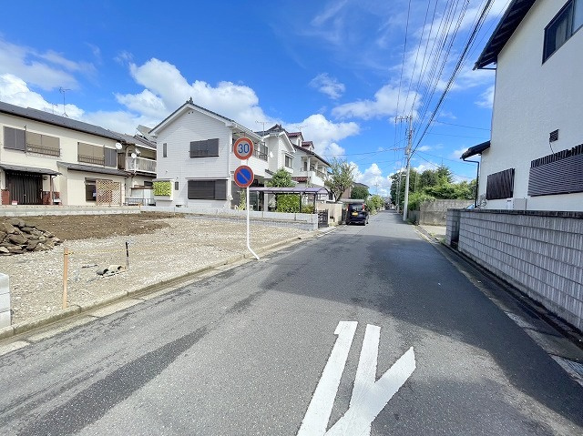 三郷市早稲田8丁目　新築戸建　全1棟の前面道路含む現地写真|前面道路含む現地写真です。