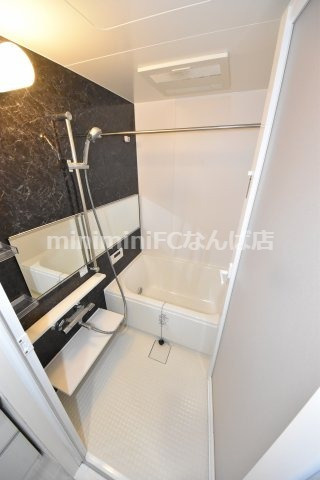 ル・マージュ新町の浴室