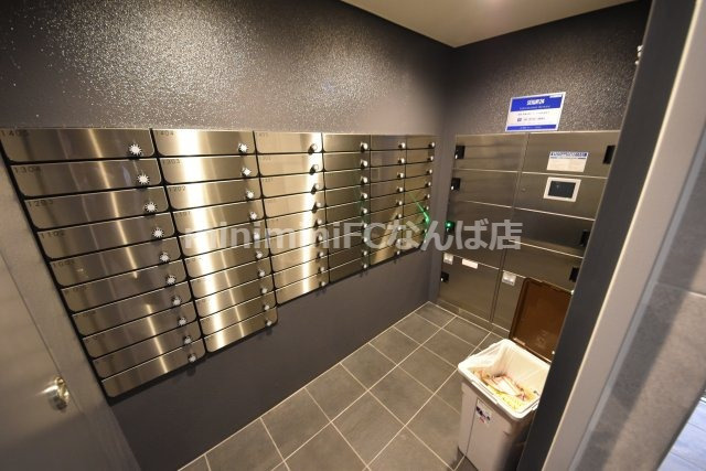 ル・マージュ新町のエントランス