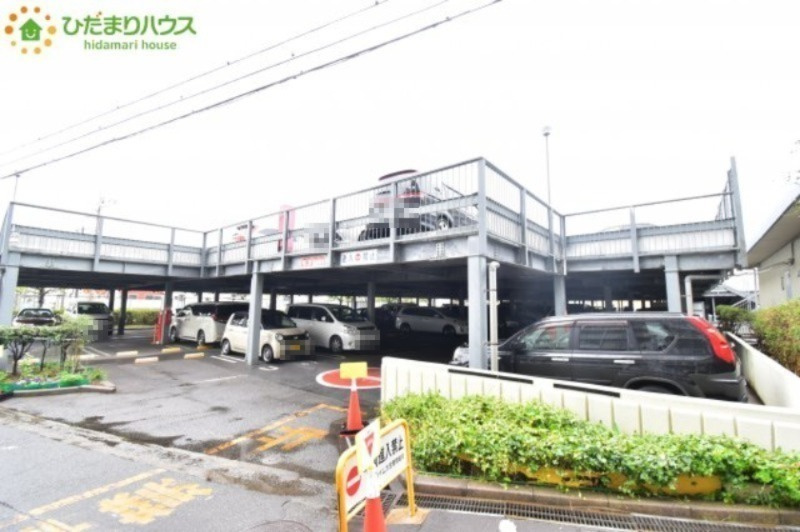 マンハイム大宮の駐車場