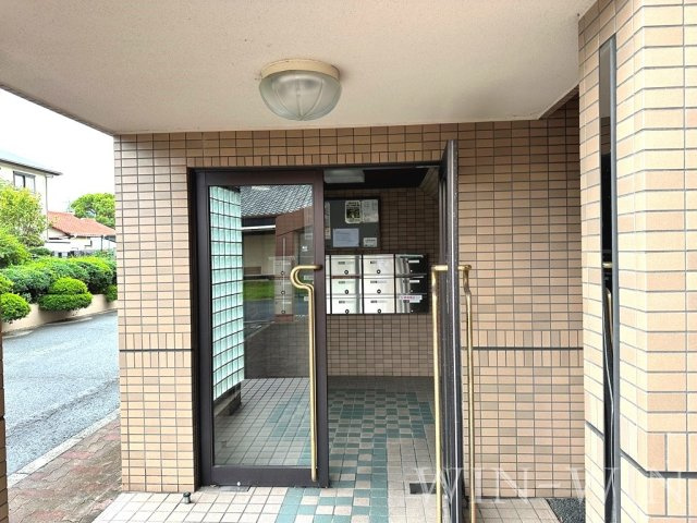 セレーブル春日のエントランス