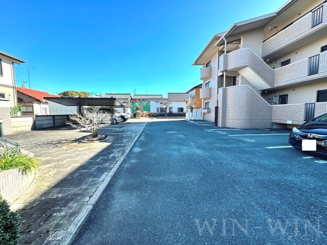 セレーブル春日の駐車場