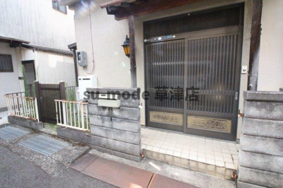 【玄関】 | 大津市里3丁目戸建 | 毎日通る玄関はこちらです