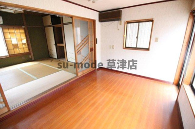 【居間・リビング】 | 大津市里3丁目戸建 | リビングです