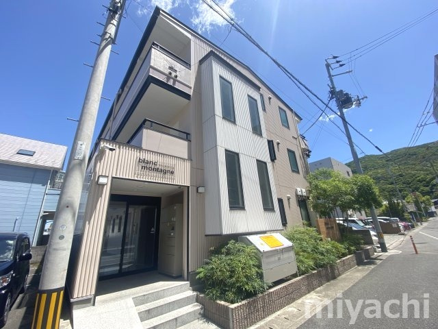 徳島市佐古八番町のアパート