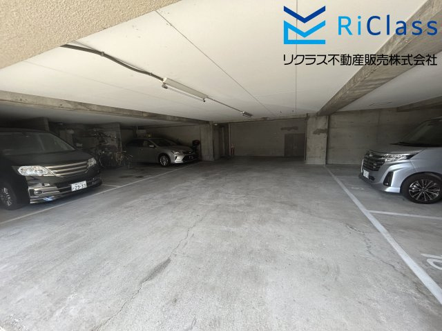 甲南セゾン兵庫の駐車場