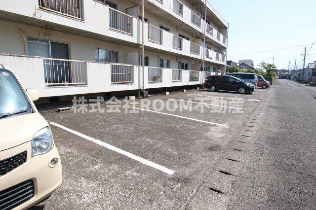 若葉苑の駐車場|駐車場に車を止められます