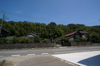 【前面道路含む現地写真】