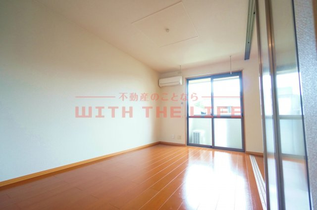 メルベーユ・ドミール【10，000円キャッシュバック対象物件】の居間・リビング|こちらのリビングで趣味の時間をお楽しみください