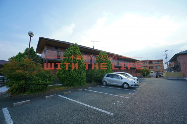 メルベーユ・ドミール【10，000円キャッシュバック対象物件】の駐車場|駐車場完備です