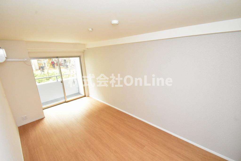 八尾市本町５丁目の賃貸マンションの洋室