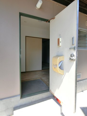 第2ビューハイツ松本の玄関