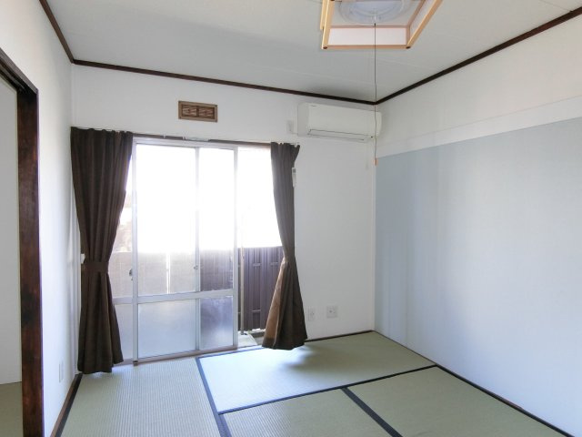 第2ビューハイツ松本の居間・リビング