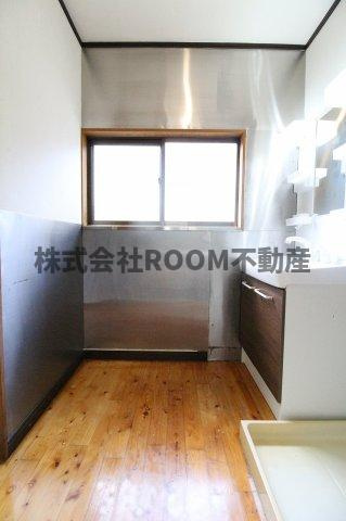 今村貸家の洗面所|脱衣スペースもあります