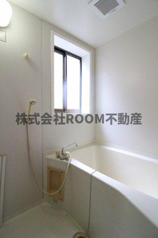 今村貸家の浴室|日々の疲れを癒すお風呂付です