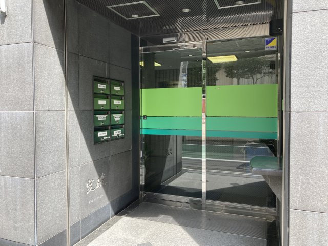 広小路ビルのエントランス