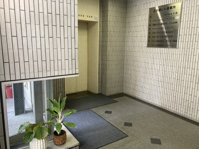 広小路ビルのエントランス