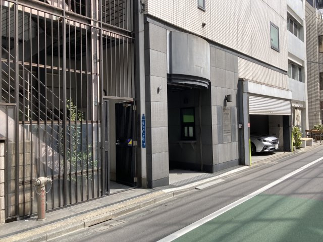 広小路ビルのエントランス