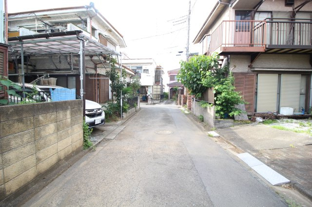 坂戸市片柳　建築条件なし売地　東武東上線『北坂戸駅』徒歩14分　【片柳小学区】の前面道路含む現地写真
