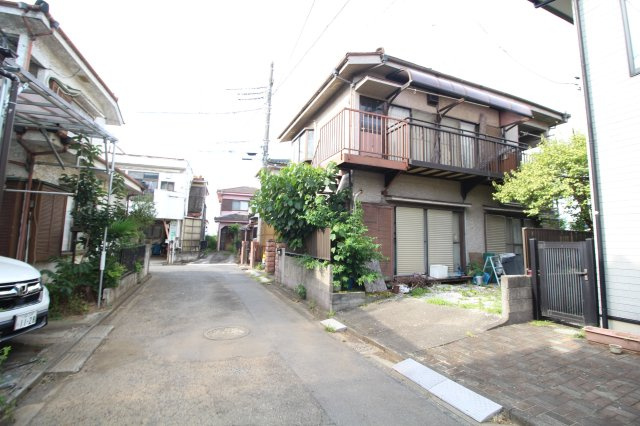 坂戸市片柳　建築条件なし売地　東武東上線『北坂戸駅』徒歩14分　【片柳小学区】の前面道路含む現地写真