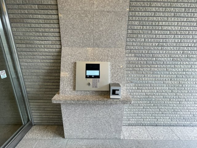 コスモ住道駅前のエントランス