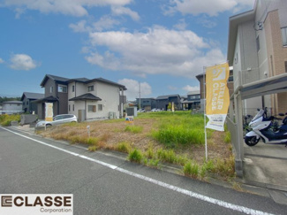 【前面道路含む現地写真】 | 木津川市城山台11丁目　売土地　建築条件付き | 間口広々約14ｍ、前道も6ｍございますので駐車も困りません♪