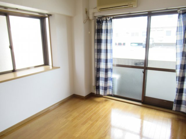 ロジュマンあかねの洋室