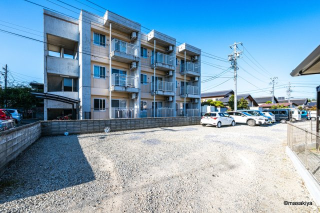 栗田パーキングの外観