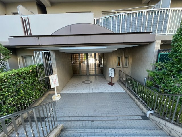 アドリーム交野のエントランス|清潔なエントランスです♪♪