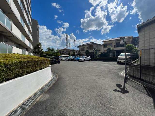 アドリーム交野の駐車場|駐車場があるので、車を買う予定の方も安心です♪♪